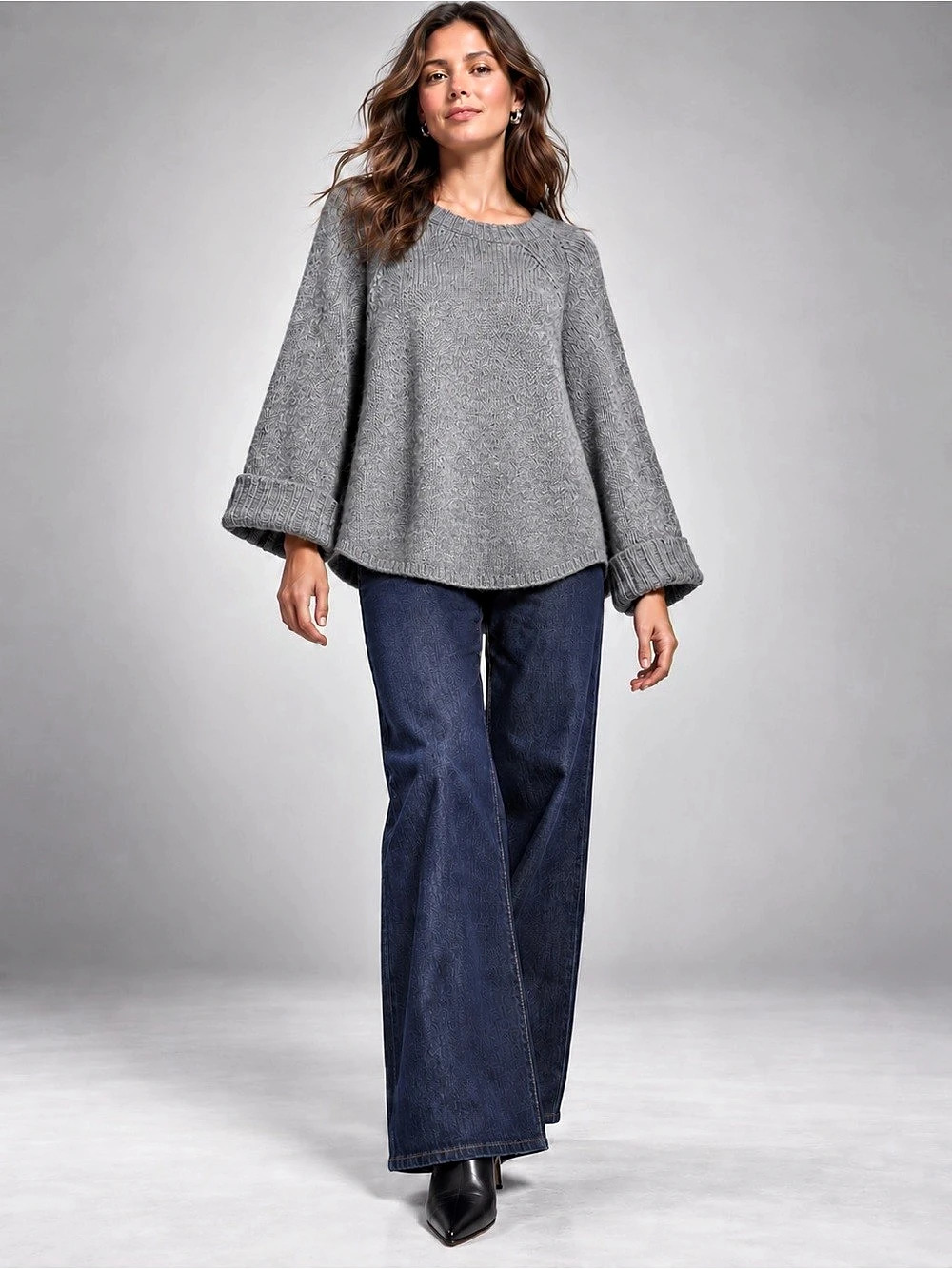 Michael Kors Gray Knit Crewneck Sweater Size Large/XL Like New